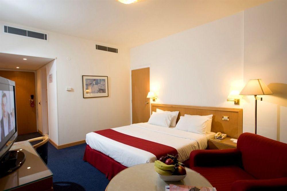 Hotel Cavalier Бейрут Екстериор снимка