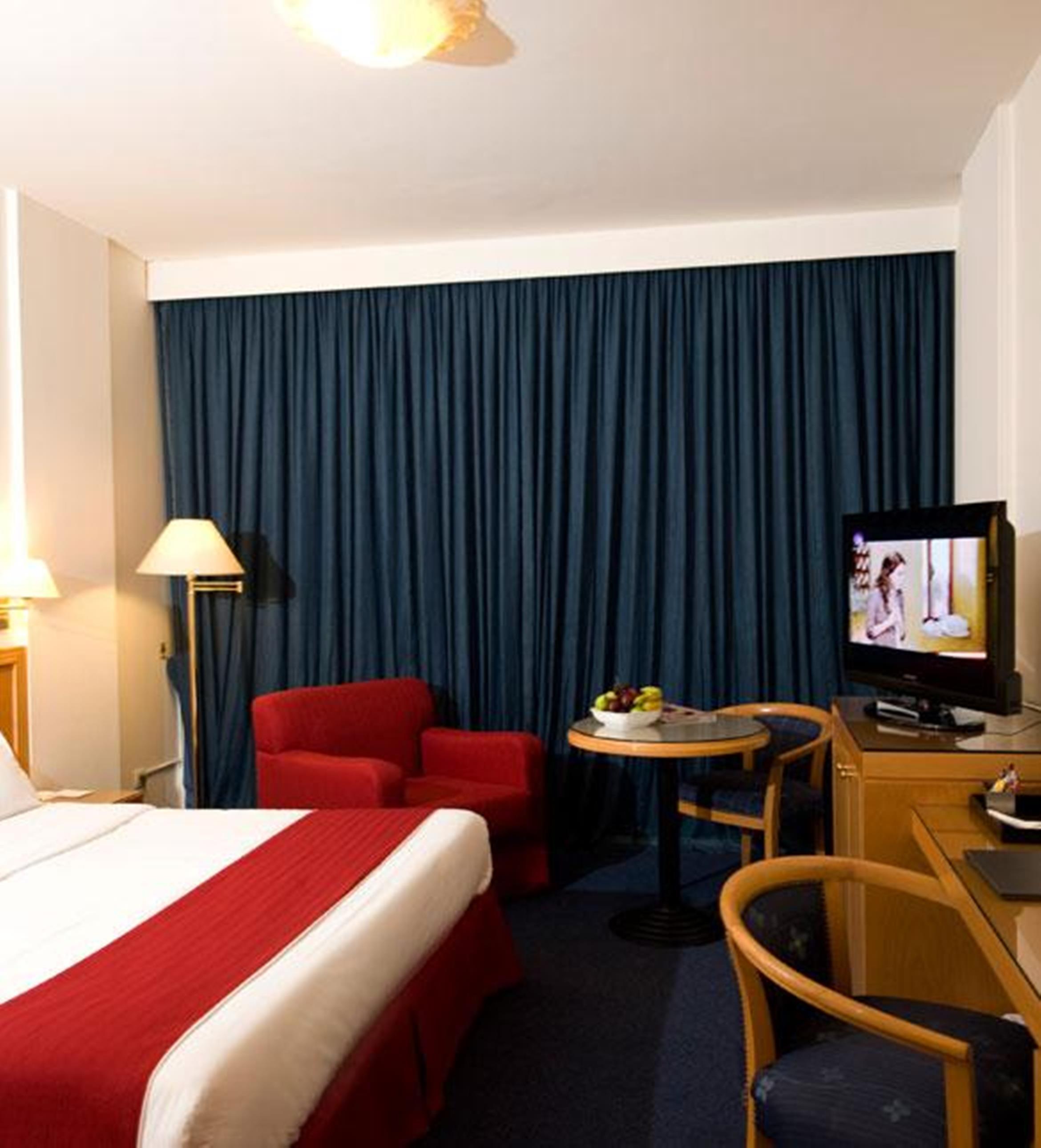 Hotel Cavalier Бейрут Екстериор снимка
