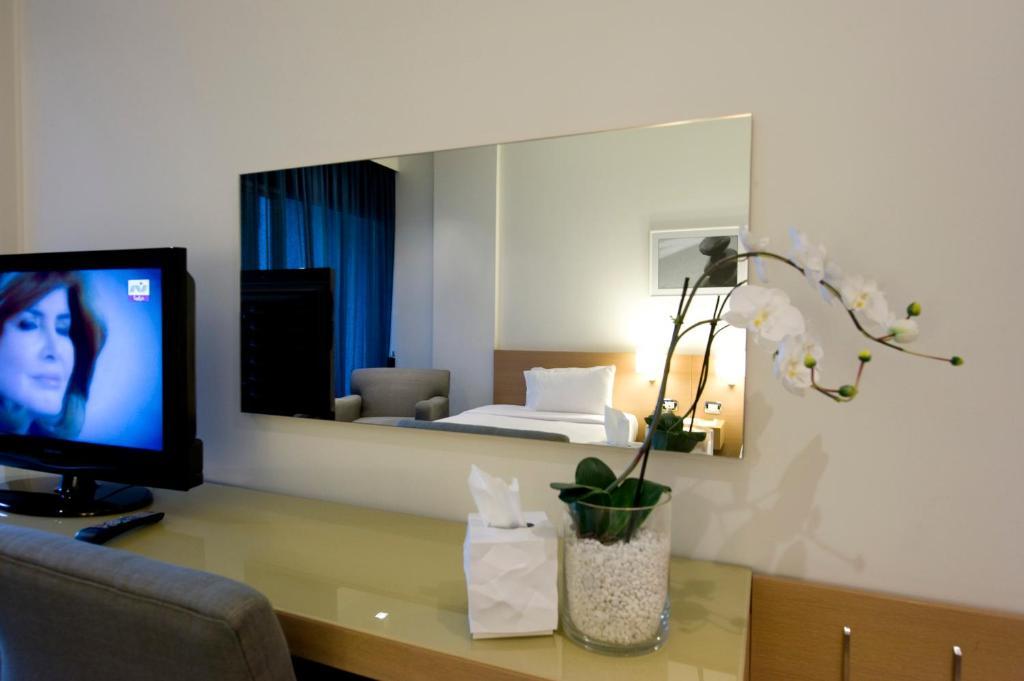 Hotel Cavalier Бейрут Екстериор снимка