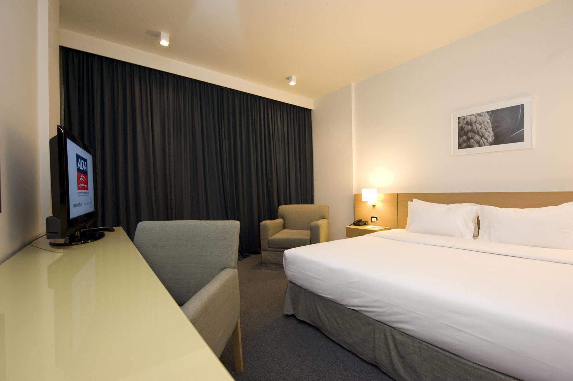 Hotel Cavalier Бейрут Екстериор снимка