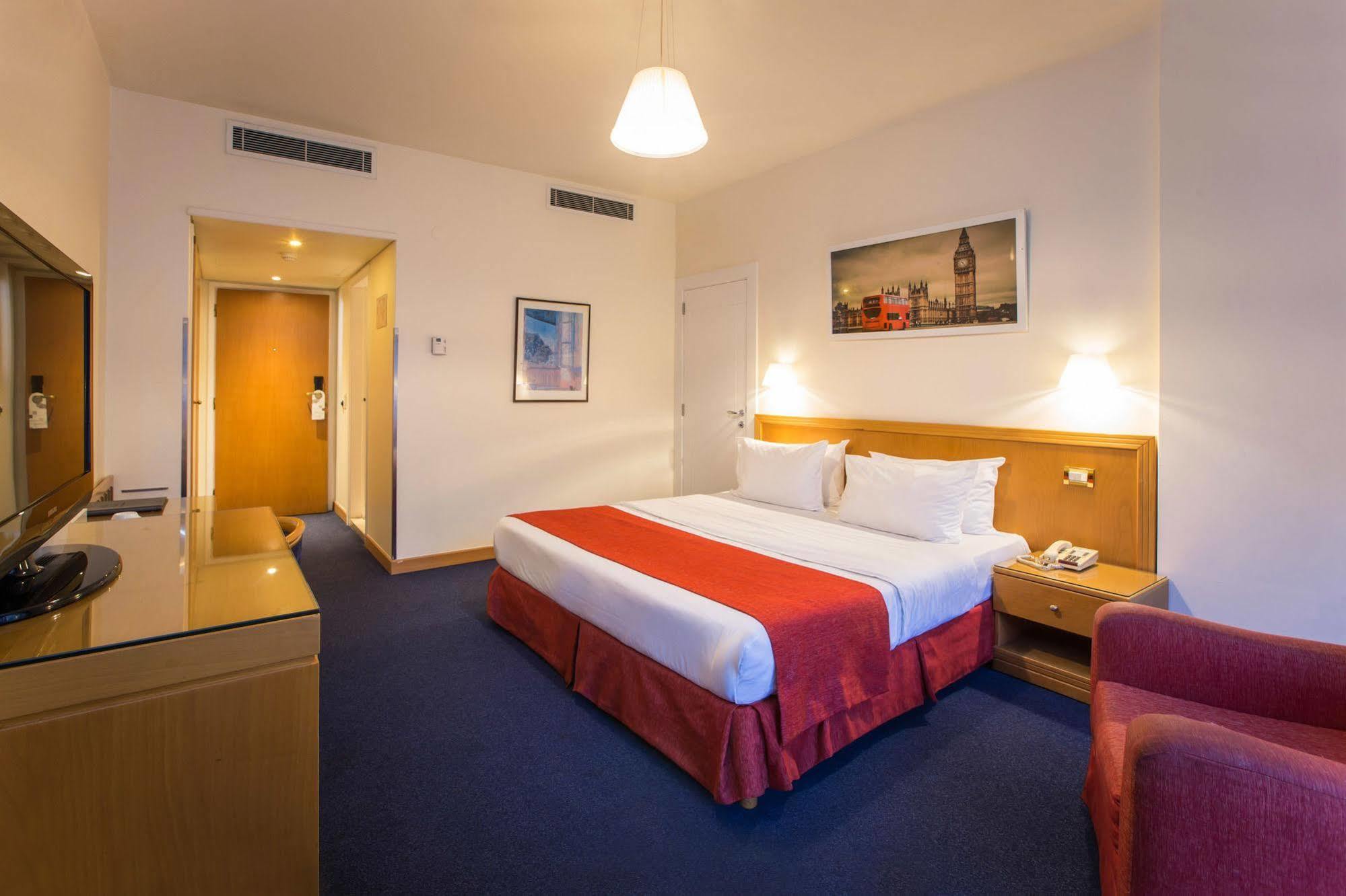 Hotel Cavalier Бейрут Екстериор снимка