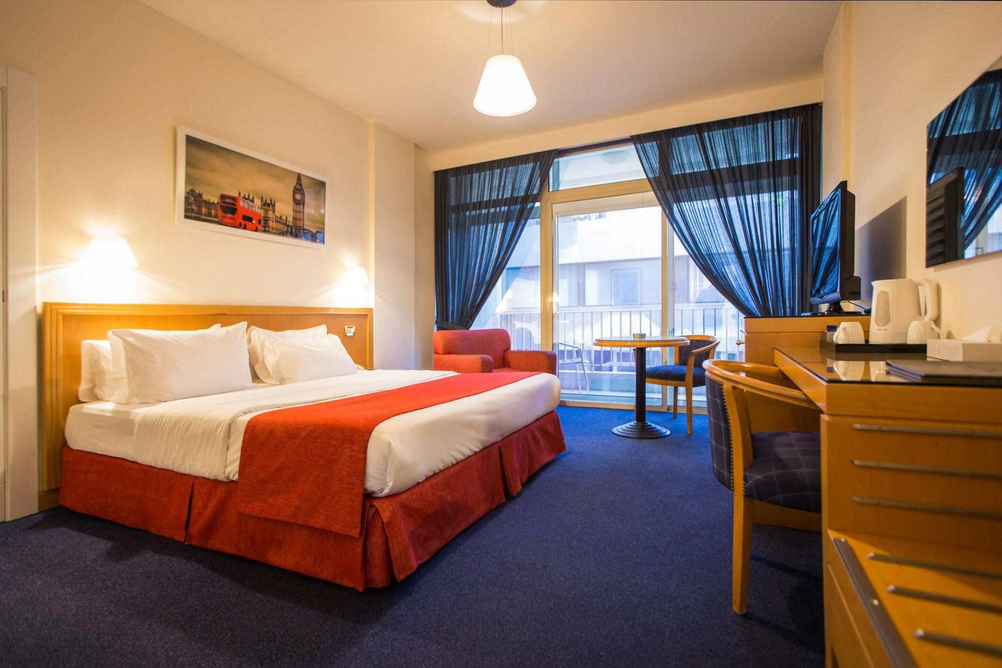 Hotel Cavalier Бейрут Екстериор снимка
